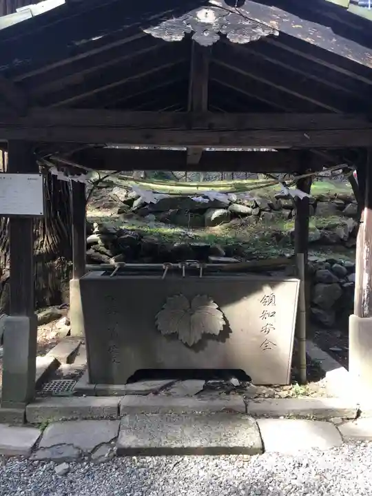 新海三社神社の手水舎
