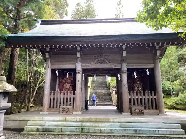 真山神社の山門・神門