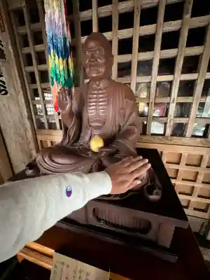 観音寺（寺山観音）の{uncategorized: "未分類", other: "その他", undefined: "問題あり", building: "その他建物", grave: "お墓", sacred_gate: "鳥居", guardian: "狛犬", statue: "像", buddha: "仏像", history: "歴史", nature: "自然", garden: "庭園", animal: "動物", pagoda: "塔", temizu: "手水舎", mountain_gate: "山門・神門", sanctuary: "本殿・本堂", subordinate: "末社・摂社", art: "芸術", scenery: "景色", jizo: "地蔵", ema: "絵馬", goshuin: "御朱印", omikuji: "おみくじ", items: "授与品その他", amulet: "お守り", goshuincho: "御朱印帳", eats: "食事", festival: "お祭り", votive_dance: "神楽", shichigosan: "七五三参", wedding: "結婚式", experience: "体験その他", initially: "初詣", around: "周辺", anti_infection: "感染症対策"}