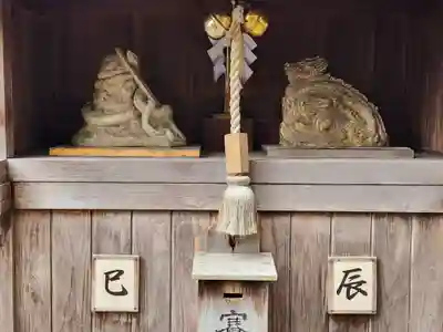 洲嵜神社の像