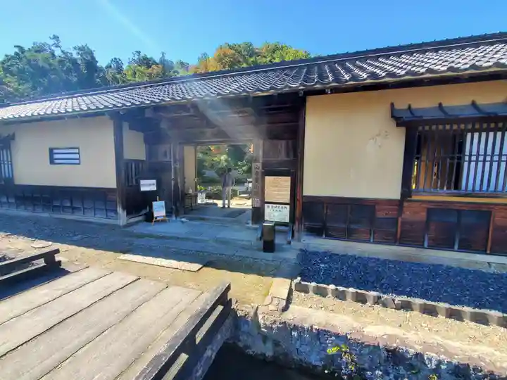 竹山随護稲荷神社の周辺