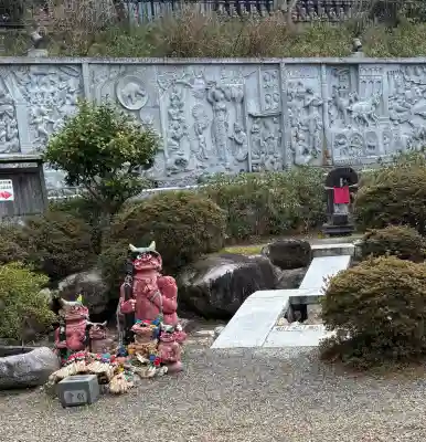 南法華寺（壷阪寺）の{uncategorized: "未分類", other: "その他", undefined: "問題あり", building: "その他建物", grave: "お墓", sacred_gate: "鳥居", guardian: "狛犬", statue: "像", buddha: "仏像", history: "歴史", nature: "自然", garden: "庭園", animal: "動物", pagoda: "塔", temizu: "手水舎", mountain_gate: "山門・神門", sanctuary: "本殿・本堂", subordinate: "末社・摂社", art: "芸術", scenery: "景色", jizo: "地蔵", ema: "絵馬", goshuin: "御朱印", omikuji: "おみくじ", items: "授与品その他", amulet: "お守り", goshuincho: "御朱印帳", eats: "食事", festival: "お祭り", votive_dance: "神楽", shichigosan: "七五三参", wedding: "結婚式", experience: "体験その他", initially: "初詣", around: "周辺", anti_infection: "感染症対策"}