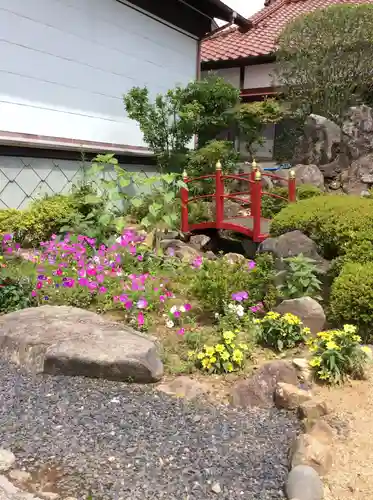 大鏑神社の庭園