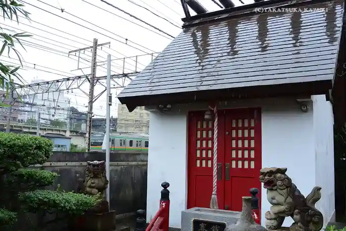 神明社の本殿