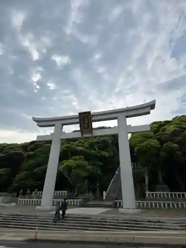 大洗磯前神社の{uncategorized: "未分類", other: "その他", undefined: "問題あり", building: "その他建物", grave: "お墓", sacred_gate: "鳥居", guardian: "狛犬", statue: "像", buddha: "仏像", history: "歴史", nature: "自然", garden: "庭園", animal: "動物", pagoda: "塔", temizu: "手水舎", mountain_gate: "山門・神門", sanctuary: "本殿・本堂", subordinate: "末社・摂社", art: "芸術", scenery: "景色", jizo: "地蔵", ema: "絵馬", goshuin: "御朱印", omikuji: "おみくじ", items: "授与品その他", amulet: "お守り", goshuincho: "御朱印帳", eats: "食事", festival: "お祭り", votive_dance: "神楽", shichigosan: "七五三参", wedding: "結婚式", experience: "体験その他", initially: "初詣", around: "周辺", anti_infection: "感染症対策"}