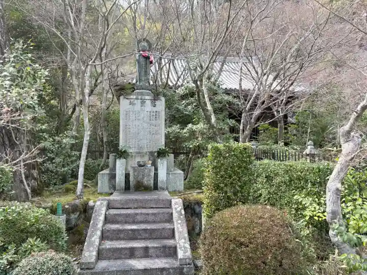 善法律寺の{uncategorized: "未分類", other: "その他", undefined: "問題あり", building: "その他建物", grave: "お墓", sacred_gate: "鳥居", guardian: "狛犬", statue: "像", buddha: "仏像", history: "歴史", nature: "自然", garden: "庭園", animal: "動物", pagoda: "塔", temizu: "手水舎", mountain_gate: "山門・神門", sanctuary: "本殿・本堂", subordinate: "末社・摂社", art: "芸術", scenery: "景色", jizo: "地蔵", ema: "絵馬", goshuin: "御朱印", omikuji: "おみくじ", items: "授与品その他", amulet: "お守り", goshuincho: "御朱印帳", eats: "食事", festival: "お祭り", votive_dance: "神楽", shichigosan: "七五三参", wedding: "結婚式", experience: "体験その他", initially: "初詣", around: "周辺", anti_infection: "感染症対策"}