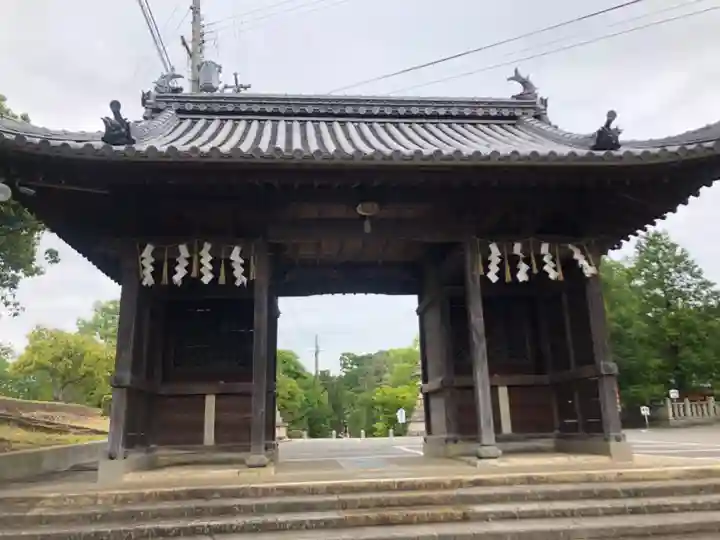 日岡神社の山門・神門