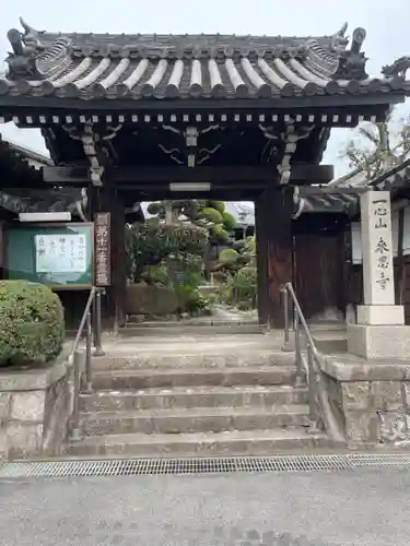 来恩寺の山門