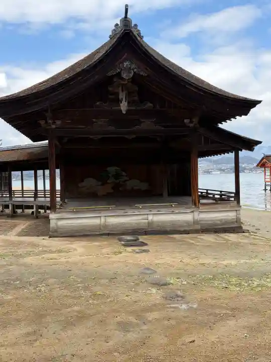 厳島神社の{uncategorized: "未分類", other: "その他", undefined: "問題あり", building: "その他建物", grave: "お墓", sacred_gate: "鳥居", guardian: "狛犬", statue: "像", buddha: "仏像", history: "歴史", nature: "自然", garden: "庭園", animal: "動物", pagoda: "塔", temizu: "手水舎", mountain_gate: "山門・神門", sanctuary: "本殿・本堂", subordinate: "末社・摂社", art: "芸術", scenery: "景色", jizo: "地蔵", ema: "絵馬", goshuin: "御朱印", omikuji: "おみくじ", items: "授与品その他", amulet: "お守り", goshuincho: "御朱印帳", eats: "食事", festival: "お祭り", votive_dance: "神楽", shichigosan: "七五三参", wedding: "結婚式", experience: "体験その他", initially: "初詣", around: "周辺", anti_infection: "感染症対策"}