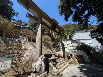 玉置神社の{uncategorized: "未分類", other: "その他", undefined: "問題あり", building: "その他建物", grave: "お墓", sacred_gate: "鳥居", guardian: "狛犬", statue: "像", buddha: "仏像", history: "歴史", nature: "自然", garden: "庭園", animal: "動物", pagoda: "塔", temizu: "手水舎", mountain_gate: "山門・神門", sanctuary: "本殿・本堂", subordinate: "末社・摂社", art: "芸術", scenery: "景色", jizo: "地蔵", ema: "絵馬", goshuin: "御朱印", omikuji: "おみくじ", items: "授与品その他", amulet: "お守り", goshuincho: "御朱印帳", eats: "食事", festival: "お祭り", votive_dance: "神楽", shichigosan: "七五三参", wedding: "結婚式", experience: "体験その他", initially: "初詣", around: "周辺", anti_infection: "感染症対策"}