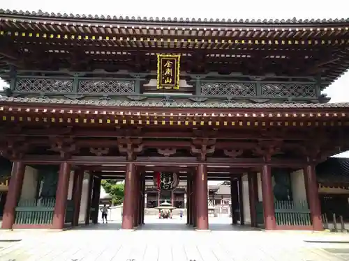 川崎大師（平間寺）の山門