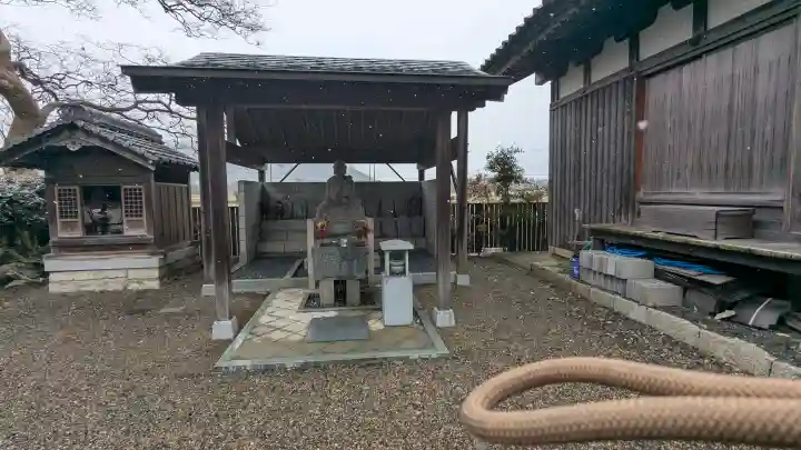 安養寺の{uncategorized: "未分類", other: "その他", undefined: "問題あり", building: "その他建物", grave: "お墓", sacred_gate: "鳥居", guardian: "狛犬", statue: "像", buddha: "仏像", history: "歴史", nature: "自然", garden: "庭園", animal: "動物", pagoda: "塔", temizu: "手水舎", mountain_gate: "山門・神門", sanctuary: "本殿・本堂", subordinate: "末社・摂社", art: "芸術", scenery: "景色", jizo: "地蔵", ema: "絵馬", goshuin: "御朱印", omikuji: "おみくじ", items: "授与品その他", amulet: "お守り", goshuincho: "御朱印帳", eats: "食事", festival: "お祭り", votive_dance: "神楽", shichigosan: "七五三参", wedding: "結婚式", experience: "体験その他", initially: "初詣", around: "周辺", anti_infection: "感染症対策"}