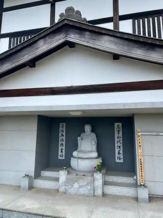成就院の{uncategorized: "未分類", other: "その他", undefined: "問題あり", building: "その他建物", grave: "お墓", sacred_gate: "鳥居", guardian: "狛犬", statue: "像", buddha: "仏像", history: "歴史", nature: "自然", garden: "庭園", animal: "動物", pagoda: "塔", temizu: "手水舎", mountain_gate: "山門・神門", sanctuary: "本殿・本堂", subordinate: "末社・摂社", art: "芸術", scenery: "景色", jizo: "地蔵", ema: "絵馬", goshuin: "御朱印", omikuji: "おみくじ", items: "授与品その他", amulet: "お守り", goshuincho: "御朱印帳", eats: "食事", festival: "お祭り", votive_dance: "神楽", shichigosan: "七五三参", wedding: "結婚式", experience: "体験その他", initially: "初詣", around: "周辺", anti_infection: "感染症対策"}