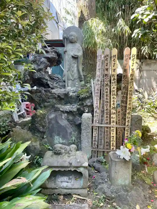 密蔵院の{uncategorized: "未分類", other: "その他", undefined: "問題あり", building: "その他建物", grave: "お墓", sacred_gate: "鳥居", guardian: "狛犬", statue: "像", buddha: "仏像", history: "歴史", nature: "自然", garden: "庭園", animal: "動物", pagoda: "塔", temizu: "手水舎", mountain_gate: "山門・神門", sanctuary: "本殿・本堂", subordinate: "末社・摂社", art: "芸術", scenery: "景色", jizo: "地蔵", ema: "絵馬", goshuin: "御朱印", omikuji: "おみくじ", items: "授与品その他", amulet: "お守り", goshuincho: "御朱印帳", eats: "食事", festival: "お祭り", votive_dance: "神楽", shichigosan: "七五三参", wedding: "結婚式", experience: "体験その他", initially: "初詣", around: "周辺", anti_infection: "感染症対策"}