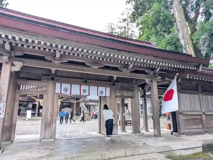 白山比咩神社の{uncategorized: "未分類", other: "その他", undefined: "問題あり", building: "その他建物", grave: "お墓", sacred_gate: "鳥居", guardian: "狛犬", statue: "像", buddha: "仏像", history: "歴史", nature: "自然", garden: "庭園", animal: "動物", pagoda: "塔", temizu: "手水舎", mountain_gate: "山門・神門", sanctuary: "本殿・本堂", subordinate: "末社・摂社", art: "芸術", scenery: "景色", jizo: "地蔵", ema: "絵馬", goshuin: "御朱印", omikuji: "おみくじ", items: "授与品その他", amulet: "お守り", goshuincho: "御朱印帳", eats: "食事", festival: "お祭り", votive_dance: "神楽", shichigosan: "七五三参", wedding: "結婚式", experience: "体験その他", initially: "初詣", around: "周辺", anti_infection: "感染症対策"}