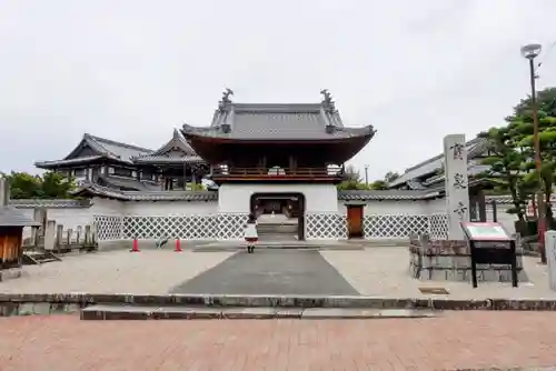 宝泉寺の山門