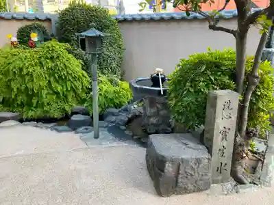 神楽坂安養寺の手水舎