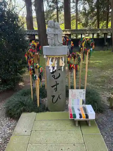 守りの神　藤基神社の{uncategorized: "未分類", other: "その他", undefined: "問題あり", building: "その他建物", grave: "お墓", sacred_gate: "鳥居", guardian: "狛犬", statue: "像", buddha: "仏像", history: "歴史", nature: "自然", garden: "庭園", animal: "動物", pagoda: "塔", temizu: "手水舎", mountain_gate: "山門・神門", sanctuary: "本殿・本堂", subordinate: "末社・摂社", art: "芸術", scenery: "景色", jizo: "地蔵", ema: "絵馬", goshuin: "御朱印", omikuji: "おみくじ", items: "授与品その他", amulet: "お守り", goshuincho: "御朱印帳", eats: "食事", festival: "お祭り", votive_dance: "神楽", shichigosan: "七五三参", wedding: "結婚式", experience: "体験その他", initially: "初詣", around: "周辺", anti_infection: "感染症対策"}