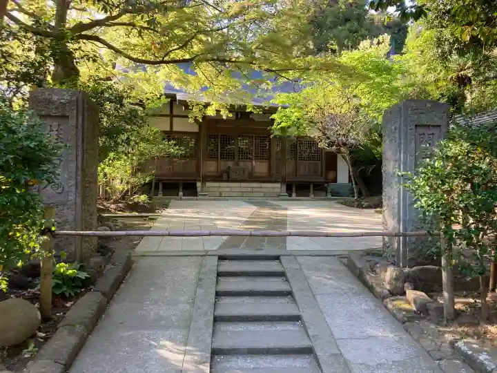 円覚寺の{uncategorized: "未分類", other: "その他", undefined: "問題あり", building: "その他建物", grave: "お墓", sacred_gate: "鳥居", guardian: "狛犬", statue: "像", buddha: "仏像", history: "歴史", nature: "自然", garden: "庭園", animal: "動物", pagoda: "塔", temizu: "手水舎", mountain_gate: "山門・神門", sanctuary: "本殿・本堂", subordinate: "末社・摂社", art: "芸術", scenery: "景色", jizo: "地蔵", ema: "絵馬", goshuin: "御朱印", omikuji: "おみくじ", items: "授与品その他", amulet: "お守り", goshuincho: "御朱印帳", eats: "食事", festival: "お祭り", votive_dance: "神楽", shichigosan: "七五三参", wedding: "結婚式", experience: "体験その他", initially: "初詣", around: "周辺", anti_infection: "感染症対策"}