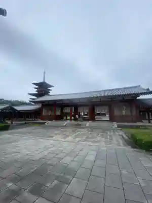 薬師寺の山門・神門