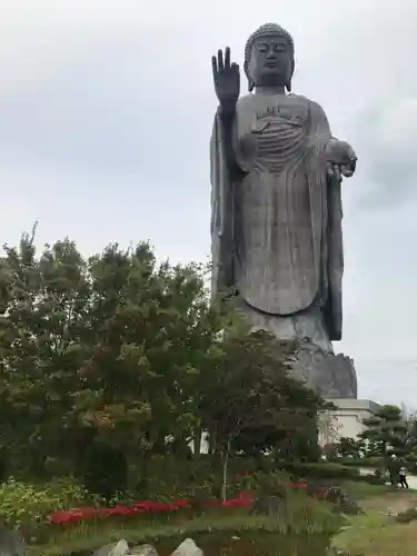 東本願寺本廟 牛久浄苑（牛久大仏）の仏像