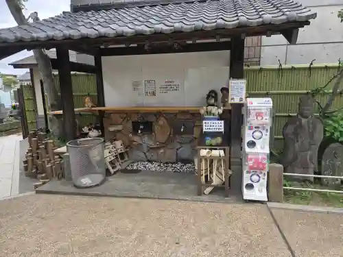 谷中西光寺の{uncategorized: "未分類", other: "その他", undefined: "問題あり", building: "その他建物", grave: "お墓", sacred_gate: "鳥居", guardian: "狛犬", statue: "像", buddha: "仏像", history: "歴史", nature: "自然", garden: "庭園", animal: "動物", pagoda: "塔", temizu: "手水舎", mountain_gate: "山門・神門", sanctuary: "本殿・本堂", subordinate: "末社・摂社", art: "芸術", scenery: "景色", jizo: "地蔵", ema: "絵馬", goshuin: "御朱印", omikuji: "おみくじ", items: "授与品その他", amulet: "お守り", goshuincho: "御朱印帳", eats: "食事", festival: "お祭り", votive_dance: "神楽", shichigosan: "七五三参", wedding: "結婚式", experience: "体験その他", initially: "初詣", around: "周辺", anti_infection: "感染症対策"}