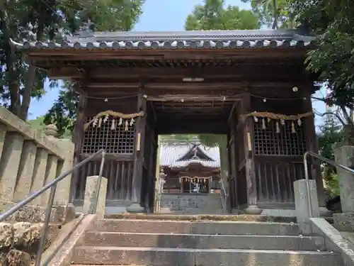 男山神社の山門