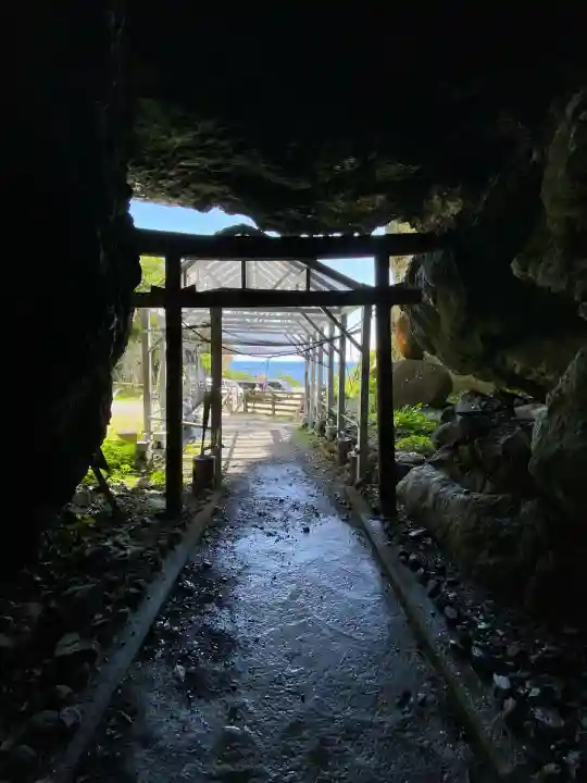 御厨人窟・神明窟(高知県)