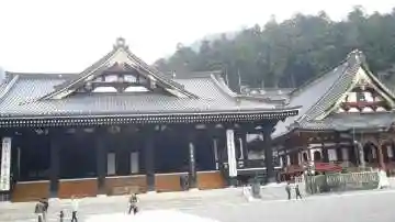 久遠寺の本殿