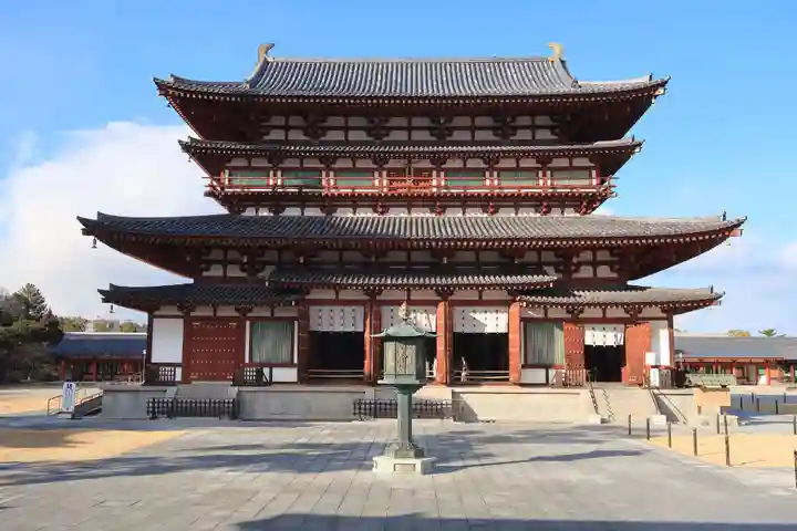 薬師寺の本殿・本堂