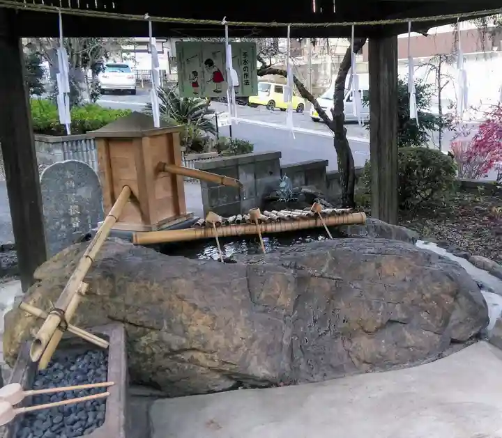 中氷川神社の手水舎