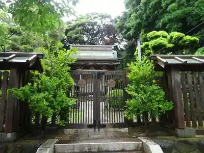 片瀬諏訪神社の山門・神門