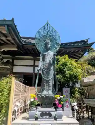 満福寺の{uncategorized: "未分類", other: "その他", undefined: "問題あり", building: "その他建物", grave: "お墓", sacred_gate: "鳥居", guardian: "狛犬", statue: "像", buddha: "仏像", history: "歴史", nature: "自然", garden: "庭園", animal: "動物", pagoda: "塔", temizu: "手水舎", mountain_gate: "山門・神門", sanctuary: "本殿・本堂", subordinate: "末社・摂社", art: "芸術", scenery: "景色", jizo: "地蔵", ema: "絵馬", goshuin: "御朱印", omikuji: "おみくじ", items: "授与品その他", amulet: "お守り", goshuincho: "御朱印帳", eats: "食事", festival: "お祭り", votive_dance: "神楽", shichigosan: "七五三参", wedding: "結婚式", experience: "体験その他", initially: "初詣", around: "周辺", anti_infection: "感染症対策"}