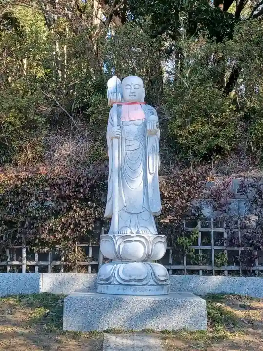 少林寺の{uncategorized: "未分類", other: "その他", undefined: "問題あり", building: "その他建物", grave: "お墓", sacred_gate: "鳥居", guardian: "狛犬", statue: "像", buddha: "仏像", history: "歴史", nature: "自然", garden: "庭園", animal: "動物", pagoda: "塔", temizu: "手水舎", mountain_gate: "山門・神門", sanctuary: "本殿・本堂", subordinate: "末社・摂社", art: "芸術", scenery: "景色", jizo: "地蔵", ema: "絵馬", goshuin: "御朱印", omikuji: "おみくじ", items: "授与品その他", amulet: "お守り", goshuincho: "御朱印帳", eats: "食事", festival: "お祭り", votive_dance: "神楽", shichigosan: "七五三参", wedding: "結婚式", experience: "体験その他", initially: "初詣", around: "周辺", anti_infection: "感染症対策"}