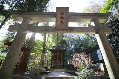 春日部八幡神社の鳥居