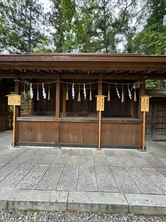 諏訪大社下社秋宮の末社・摂社