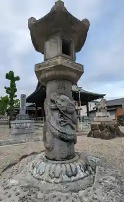 龍神社の{uncategorized: "未分類", other: "その他", undefined: "問題あり", building: "その他建物", grave: "お墓", sacred_gate: "鳥居", guardian: "狛犬", statue: "像", buddha: "仏像", history: "歴史", nature: "自然", garden: "庭園", animal: "動物", pagoda: "塔", temizu: "手水舎", mountain_gate: "山門・神門", sanctuary: "本殿・本堂", subordinate: "末社・摂社", art: "芸術", scenery: "景色", jizo: "地蔵", ema: "絵馬", goshuin: "御朱印", omikuji: "おみくじ", items: "授与品その他", amulet: "お守り", goshuincho: "御朱印帳", eats: "食事", festival: "お祭り", votive_dance: "神楽", shichigosan: "七五三参", wedding: "結婚式", experience: "体験その他", initially: "初詣", around: "周辺", anti_infection: "感染症対策"}