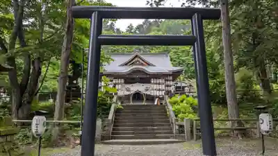 義經神社の鳥居