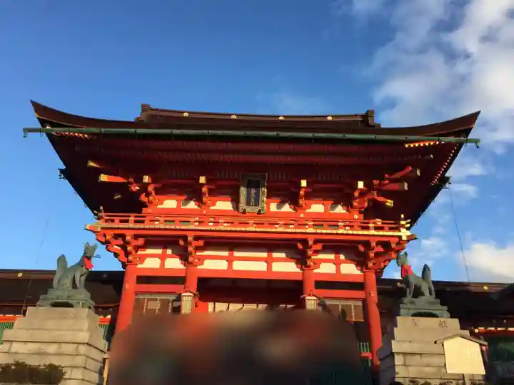 伏見稲荷大社の山門・神門