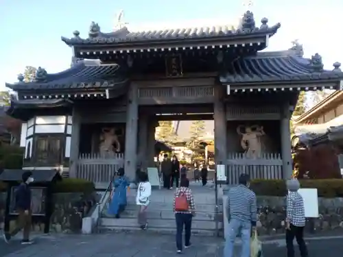 秋葉總本殿可睡斎の山門・神門