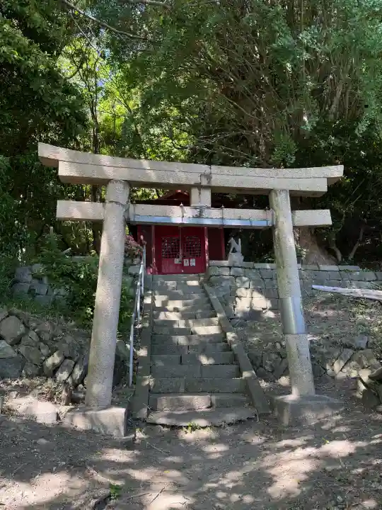 船守稲荷神社の{uncategorized: "未分類", other: "その他", undefined: "問題あり", building: "その他建物", grave: "お墓", sacred_gate: "鳥居", guardian: "狛犬", statue: "像", buddha: "仏像", history: "歴史", nature: "自然", garden: "庭園", animal: "動物", pagoda: "塔", temizu: "手水舎", mountain_gate: "山門・神門", sanctuary: "本殿・本堂", subordinate: "末社・摂社", art: "芸術", scenery: "景色", jizo: "地蔵", ema: "絵馬", goshuin: "御朱印", omikuji: "おみくじ", items: "授与品その他", amulet: "お守り", goshuincho: "御朱印帳", eats: "食事", festival: "お祭り", votive_dance: "神楽", shichigosan: "七五三参", wedding: "結婚式", experience: "体験その他", initially: "初詣", around: "周辺", anti_infection: "感染症対策"}