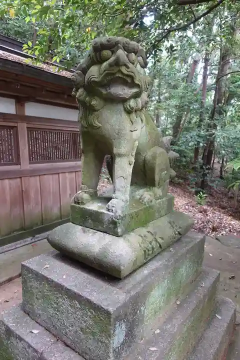 往馬坐伊古麻都比古神社の狛犬