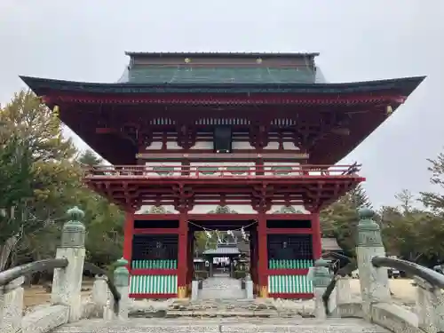 飯野八幡宮の山門