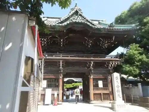 題経寺（柴又帝釈天）の山門