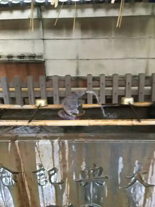 小野照崎神社の手水舎