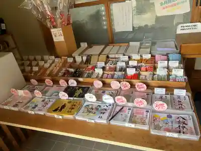 手前にあるのは書き置きの朱印です。
バリエーション豊富。