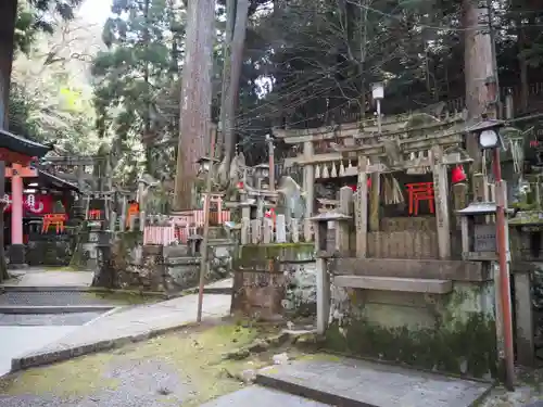 伏見稲荷大社　御膳谷奉拝所の末社・摂社