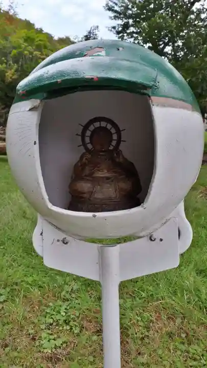 神社(洞爺湖中の島)の仏像