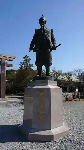 豊國神社の像