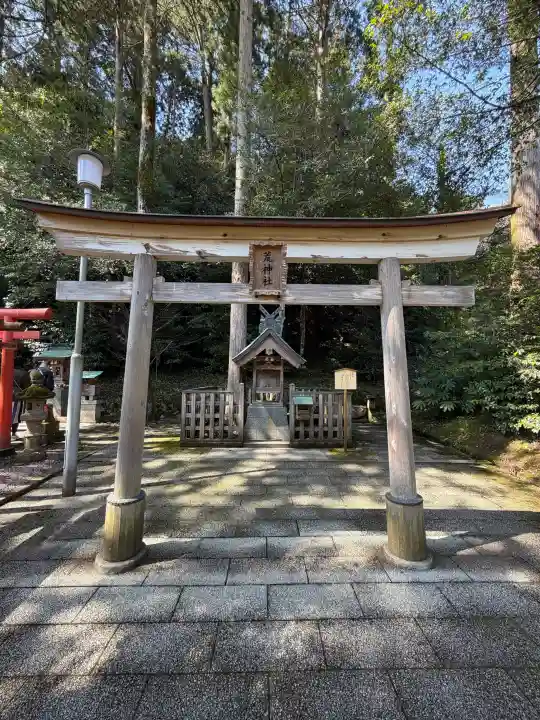 熊野大社の{uncategorized: "未分類", other: "その他", undefined: "問題あり", building: "その他建物", grave: "お墓", sacred_gate: "鳥居", guardian: "狛犬", statue: "像", buddha: "仏像", history: "歴史", nature: "自然", garden: "庭園", animal: "動物", pagoda: "塔", temizu: "手水舎", mountain_gate: "山門・神門", sanctuary: "本殿・本堂", subordinate: "末社・摂社", art: "芸術", scenery: "景色", jizo: "地蔵", ema: "絵馬", goshuin: "御朱印", omikuji: "おみくじ", items: "授与品その他", amulet: "お守り", goshuincho: "御朱印帳", eats: "食事", festival: "お祭り", votive_dance: "神楽", shichigosan: "七五三参", wedding: "結婚式", experience: "体験その他", initially: "初詣", around: "周辺", anti_infection: "感染症対策"}